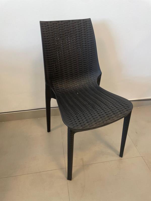SILLA FORMOSA PLASTICO NEGRA