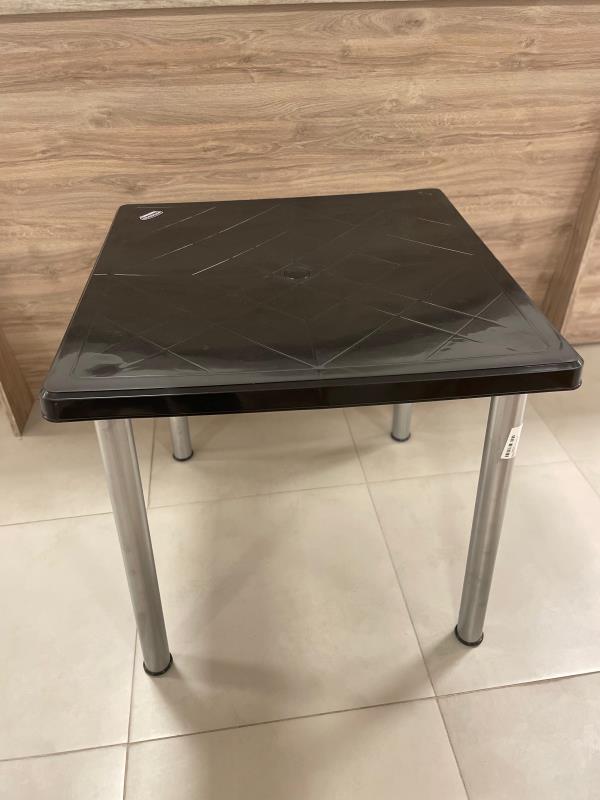 MESA CUADRA. 0.73 PLASTICO NEGRO