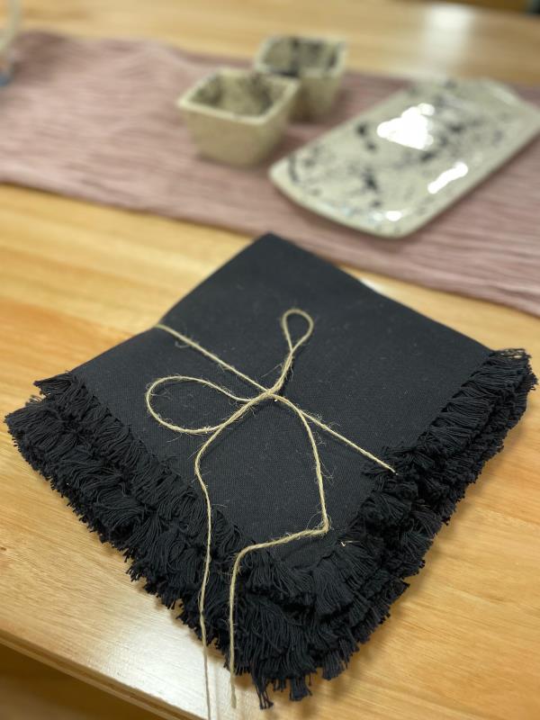 SERVILLETA 35X35 NEGRA FLECOS X6