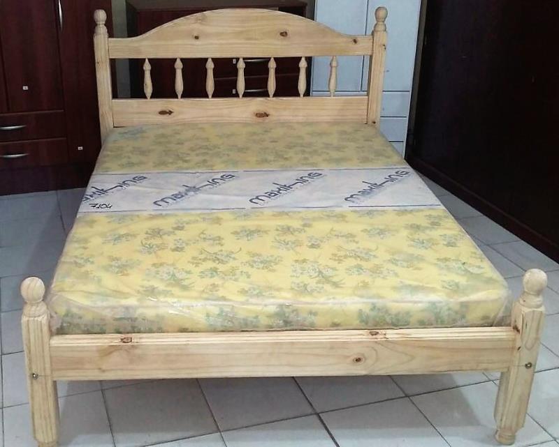 CAMA 2PL PINO TORNEADA