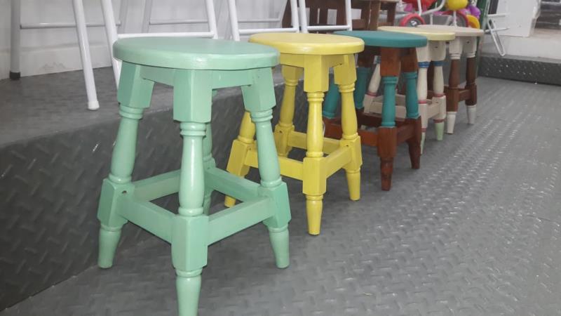 BANQUETA PETISA ALGARROBO