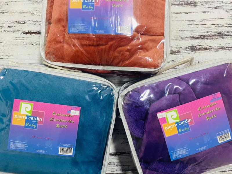 FRAZADA INFANTIL 90 X1.10 CUNA C/ EDREDOR Y CORDERITO PIERRE CARDIN