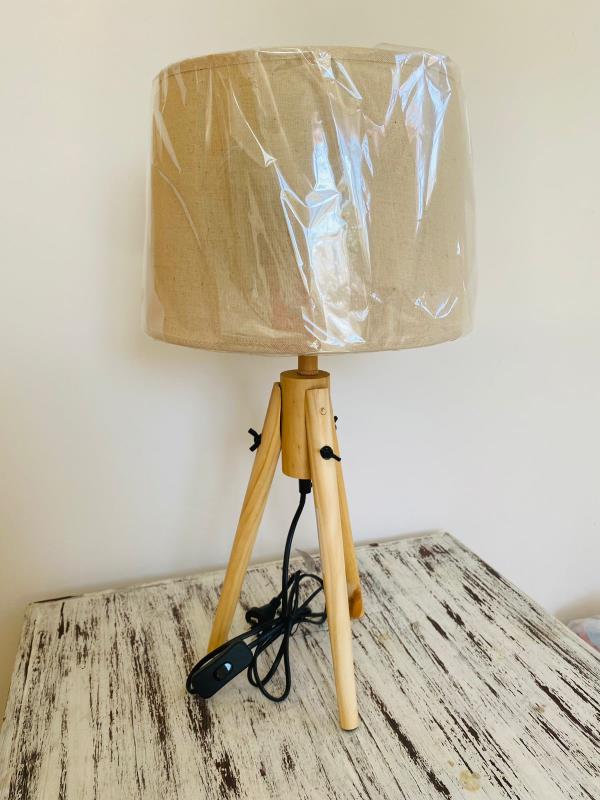 LAMPARA DE MESA TRIPODE NATURAL C/PANT CRUDA